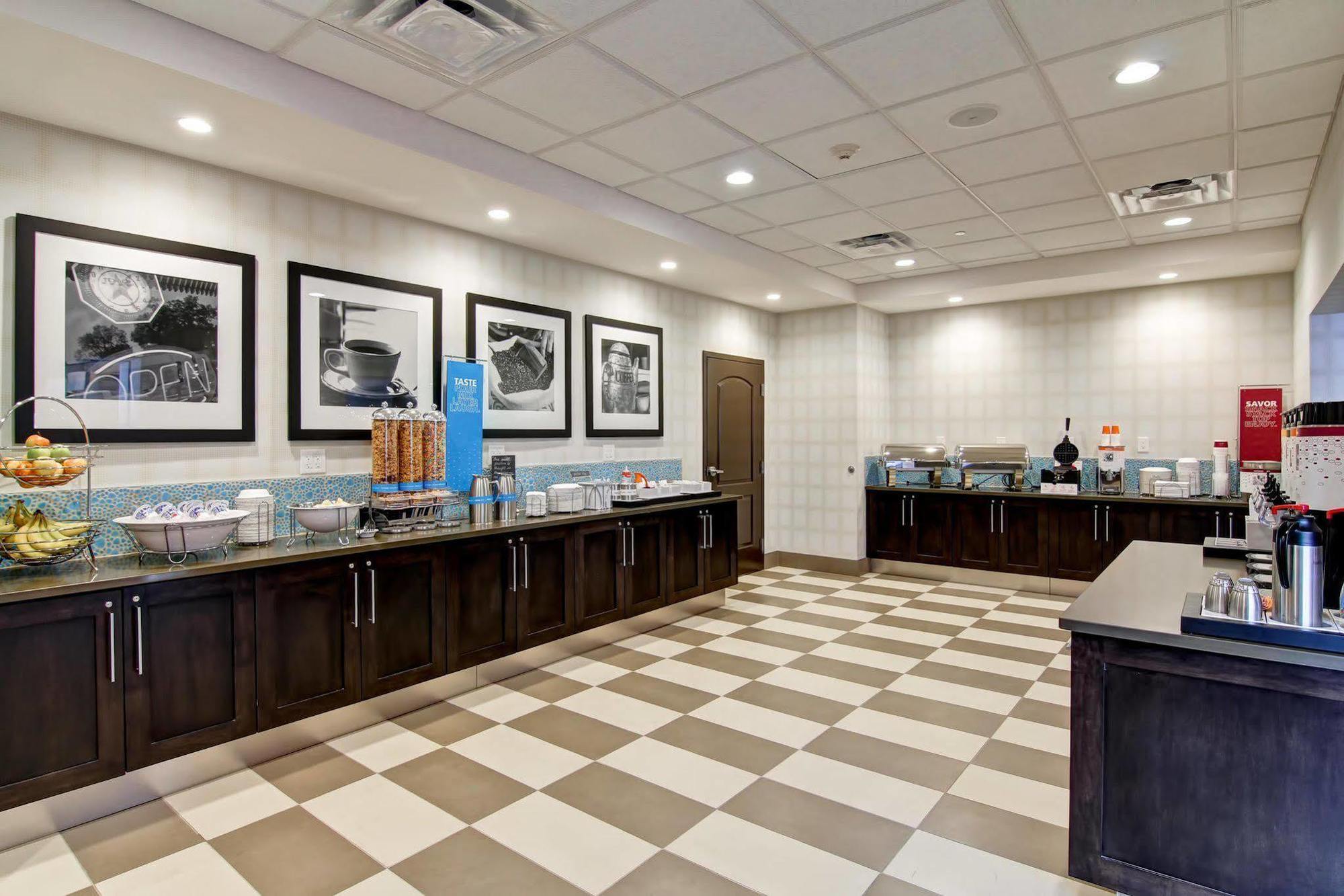 Hampton Inn & Suites By Hilton Saskatoon Airport Buitenkant foto